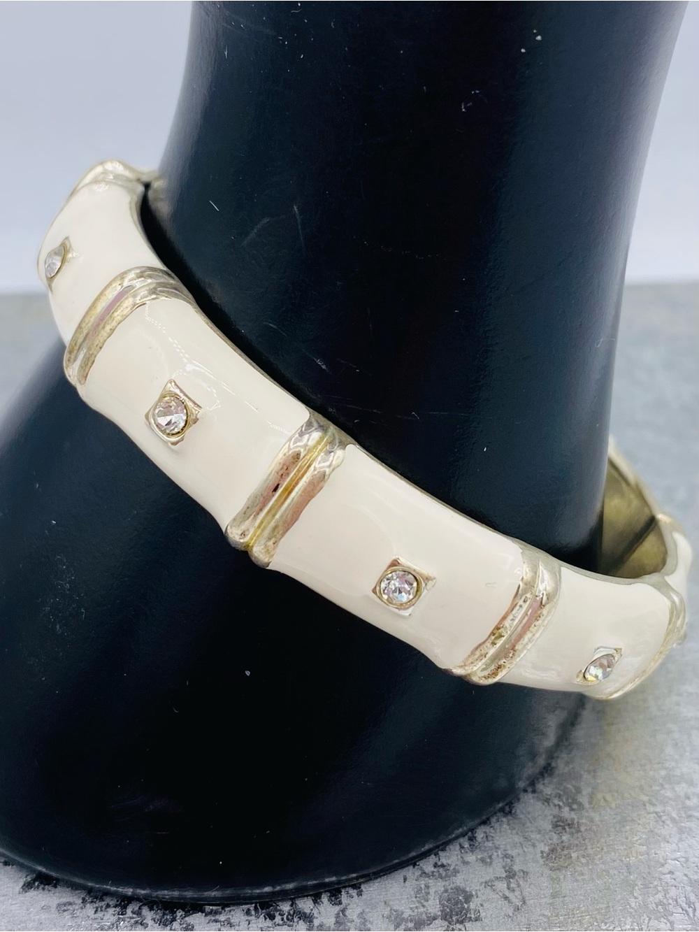 Cream Enamel Gold Tone Accents Clear Rhinestones Hinged Clamp Bangle Bracelet - Picture 7 of 8